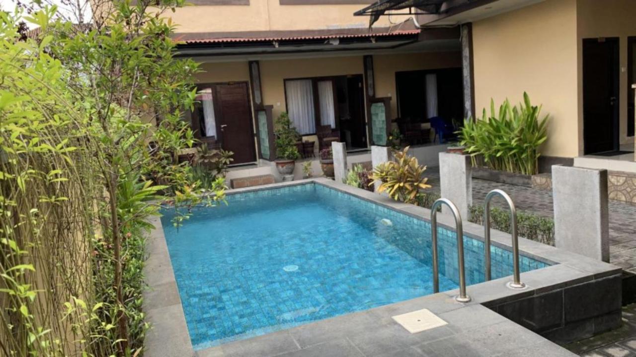 Taxa Uma Guest House كوتا المظهر الخارجي الصورة